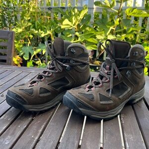 Vasque water resistant hiking boots men’s size 11.5. Great condition!
